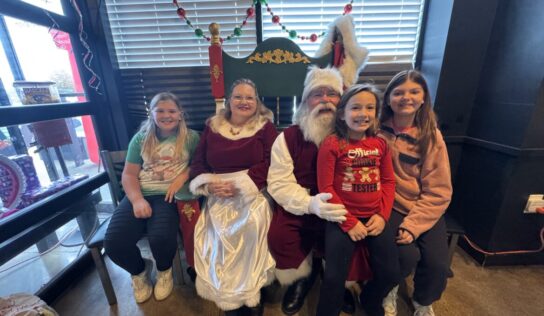 Front Porch Grill Hosts 9th Annual Breakfast with Santa and the Grinch