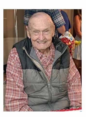 Pine Level honors World War II veteran Robert Kohn as Grand Marshal in historic Christmas Parade