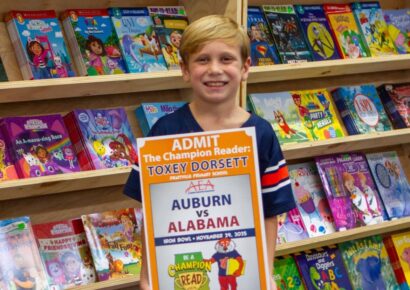 Prattville Primary student gets Iron Bowl tickets for winning AEA’s 𝐵𝑒 𝐴 𝐶ℎ𝑎𝑚𝑝𝑖𝑜𝑛 𝑎𝑛𝑑 𝑅𝑒𝑎𝑑 contest 
